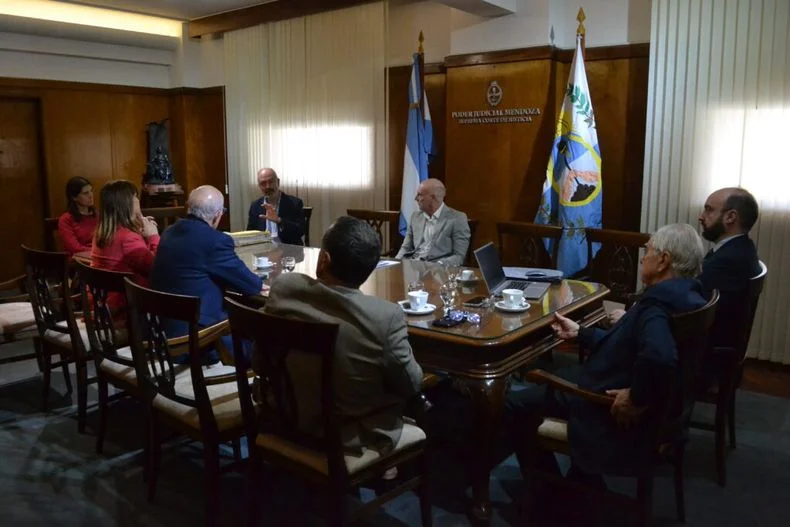 Miembros de la Junta Electoral firmaron un convenio con el Correo Argentino.&nbsp;