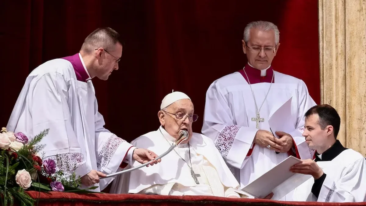 Aún convaleciente, el Papa Francisco clamó por libertad religiosa y la paz mundial en su mensaje de Pascua
