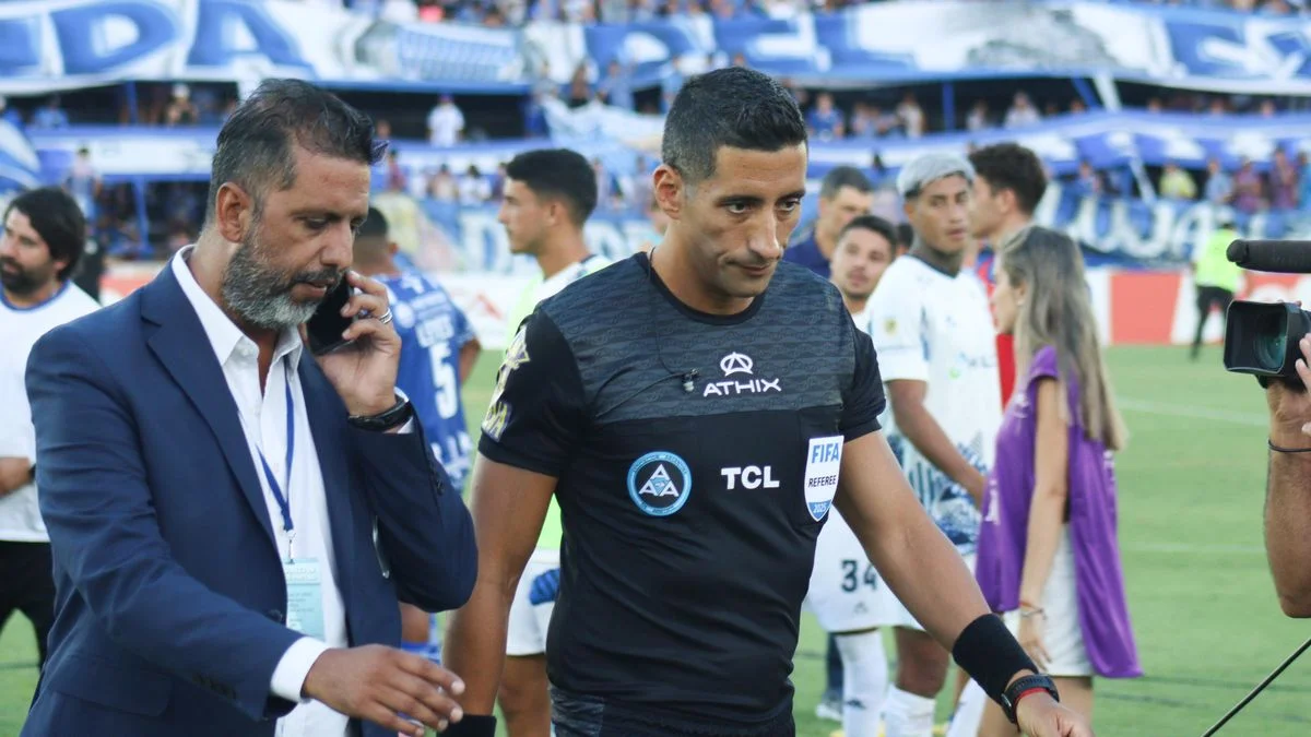 La frustración de Ernesto Pedernera tras la suspensión del partido entre Godoy Cruz y Talleres
