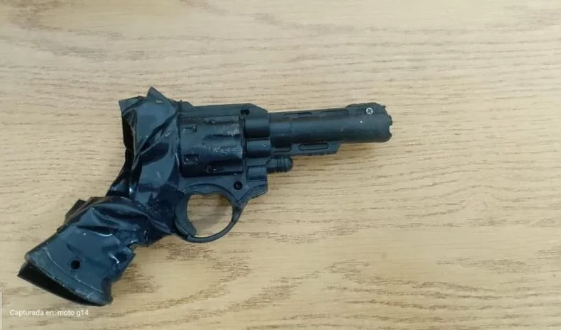 El arma encontrada en Godoy Cruz, luego del intento de asalto.&nbsp;