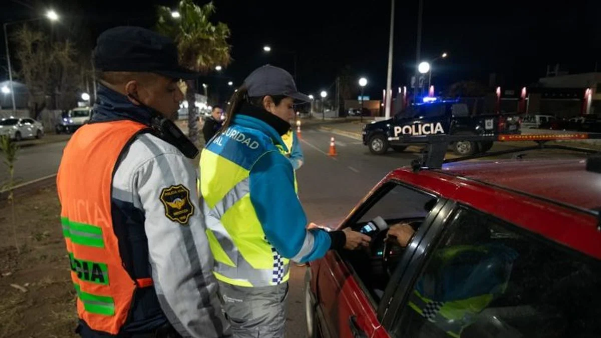 Alcoholizados: detienen a motociclista tras una persecución en Las Heras y a un camionero en el Acceso Sur