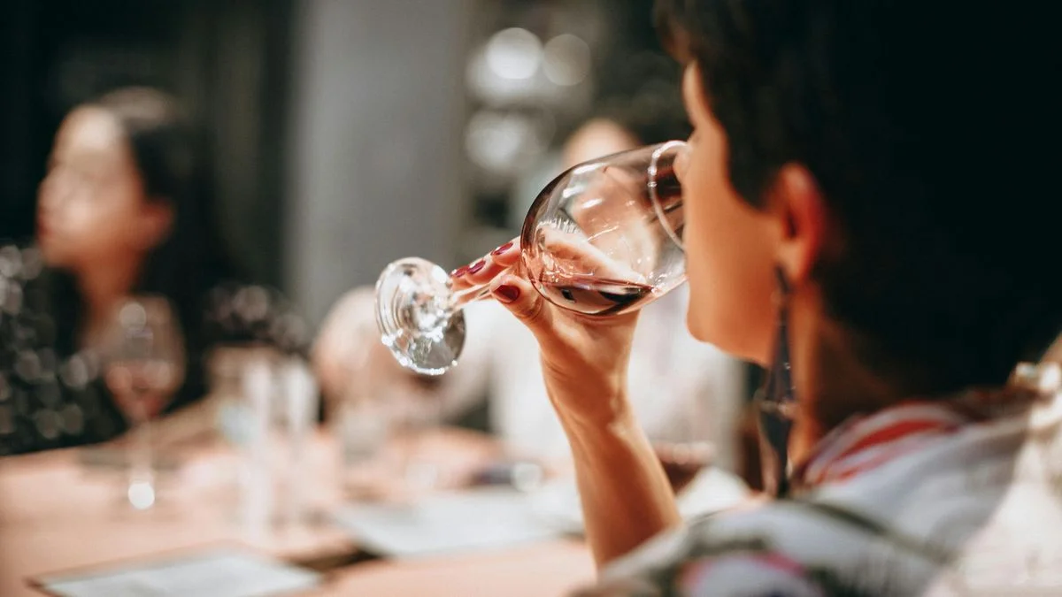 Entre palabras y copas de vino: un encuentro con la literatura en bodegas mendocinas
