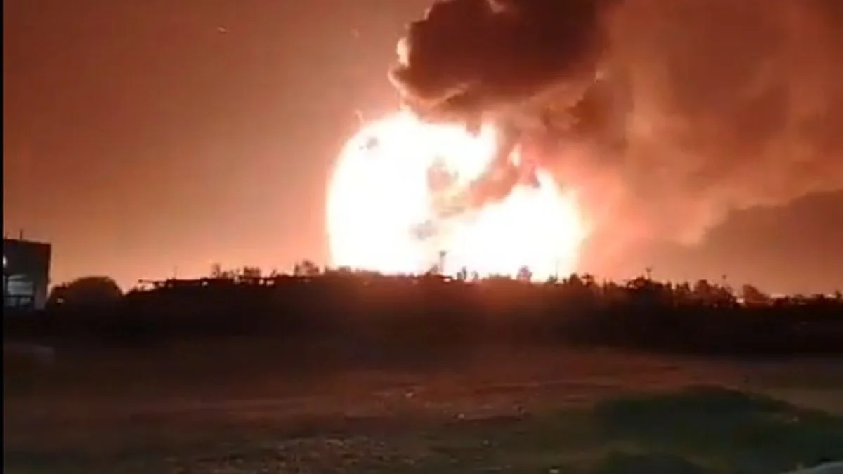 Una explosión desató un incendio en Buenos Aires: se habría originado en una fábrica de agroquímicos
