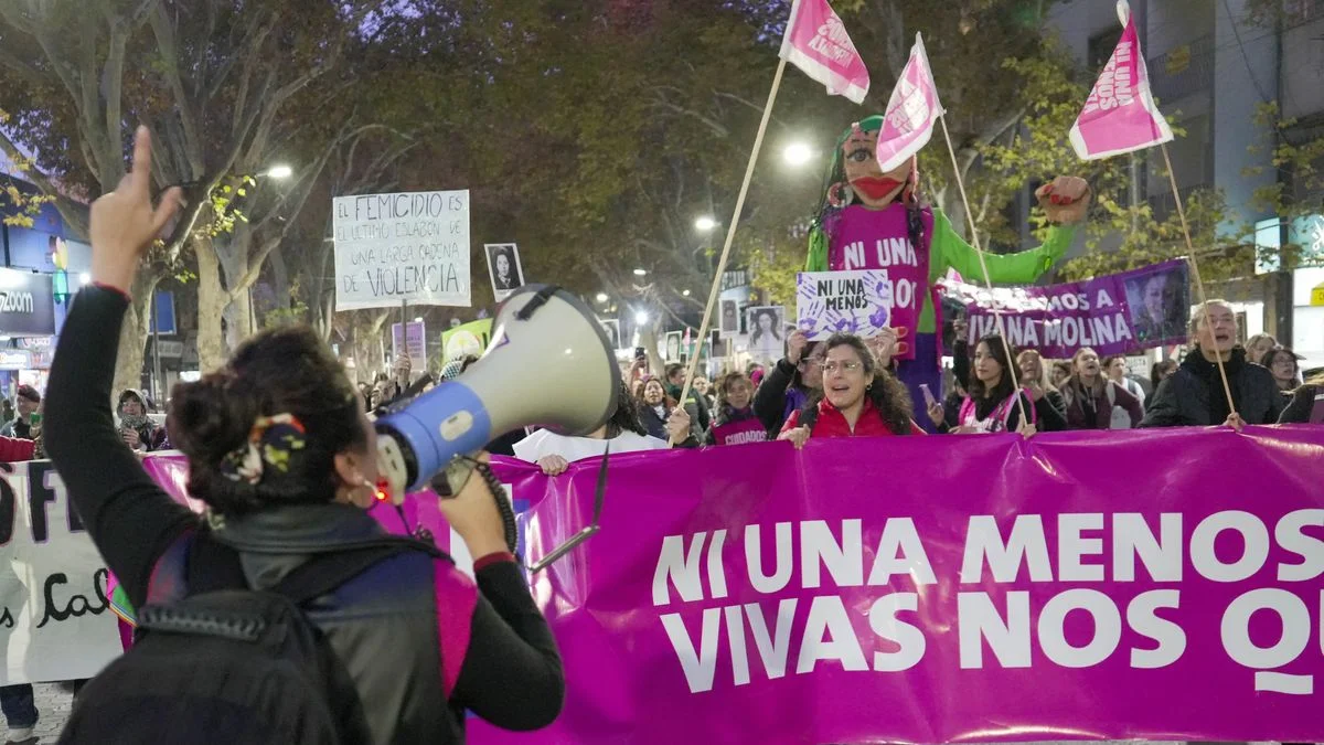 Multitudinaria marcha de Ni Una Menos en Mendoza