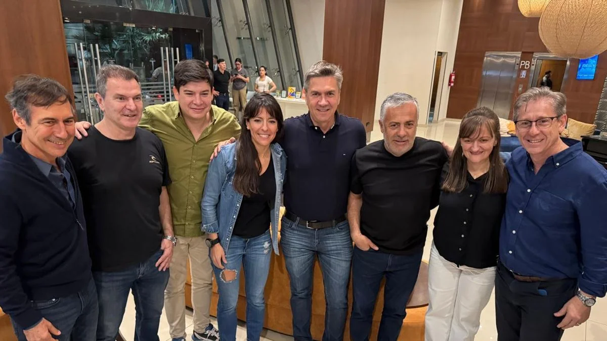 Opositores y redes en llamas: qué le dijeron a Cornejo y a su candidata radical por el viaje a Corrientes