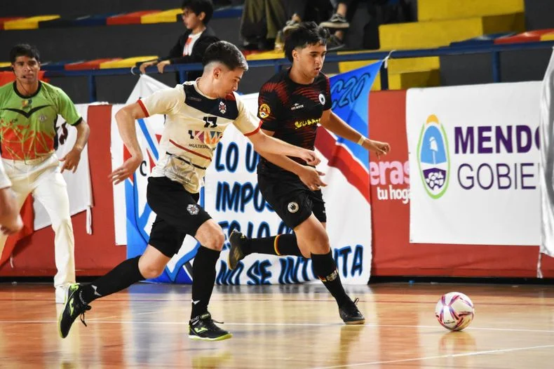 Mendoza sueña: tiene 4 entre los 8 en el Nacional de fútbol de salón.