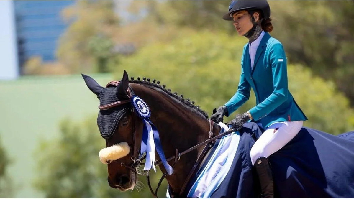 Candelaria Tinelli está en Mendoza participando de un concurso de equitación