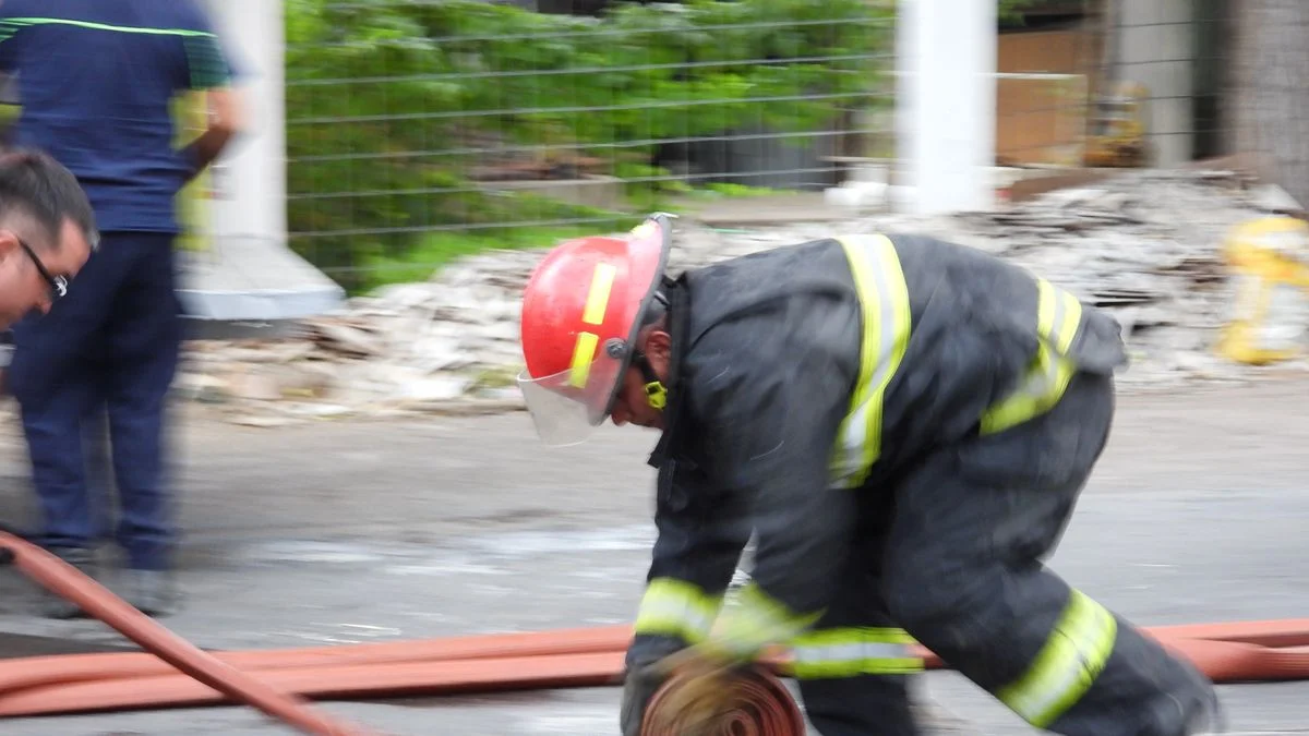 Incendio en una casa de Maipú provocó pérdidas totales y el derrumbe de un techo