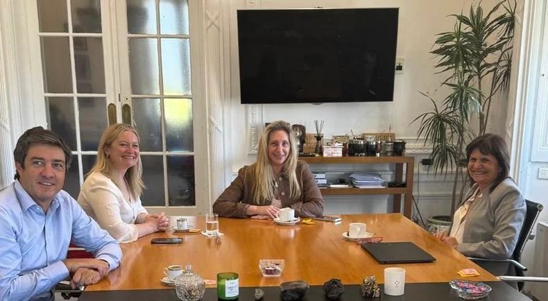 Hebe Casado, Karina Milei y Patricia Bullrich se reunieron en Casa Rosada. 