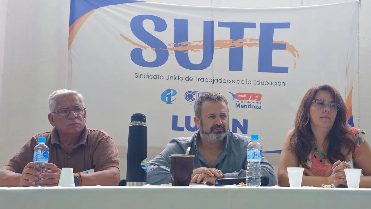 Crónica de un acuerdo anunciado: el SUTE aceptó el 10% de suba que otros gremios repudiaron
