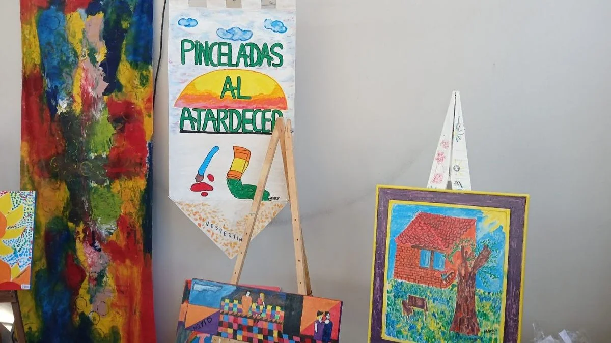 El Centro de Día THADI presenta su muestra de arte "Pinceladas al atardecer"