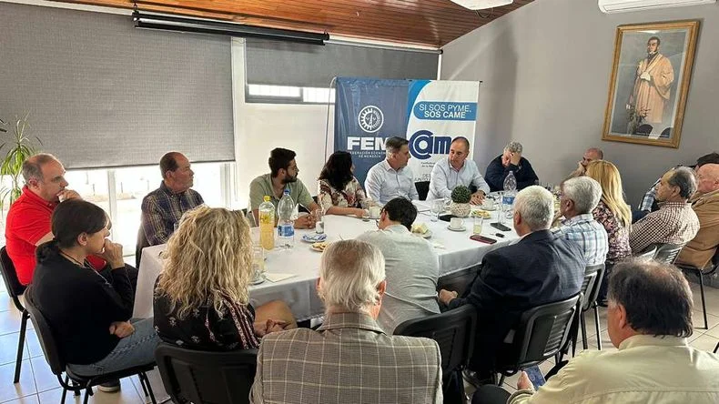 El Frente Verde y referentes de la FEM en la reuni&oacute;n que mantuvieron por propuestas de campa&ntilde;a electoral.&nbsp;