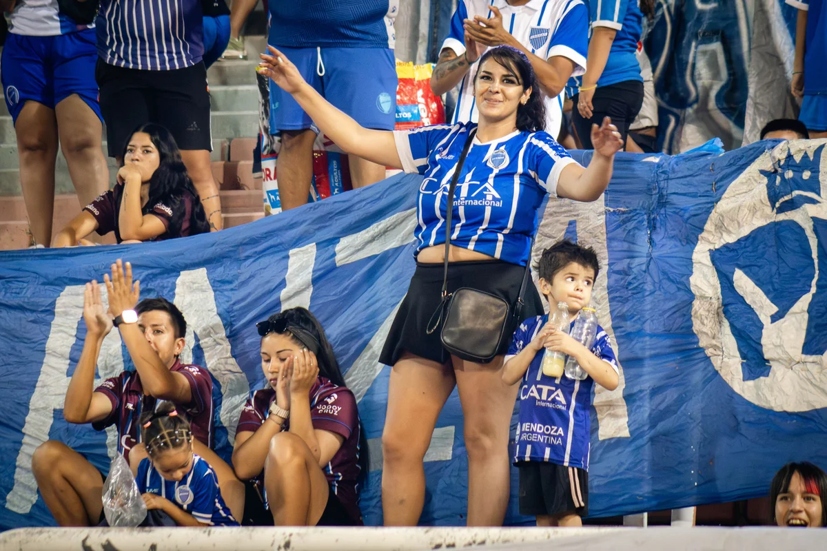 Godoy Cruz - Tomba - Hinchada - Malvinas Argentinas (3).jpg