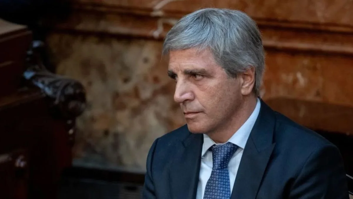 "Vamos a vender hasta el último dólar": la frase de Luis Caputo sobre el plan económico del Gobierno