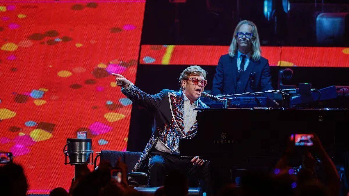 La verdadera razón por la que Elton John no firma más autógrafos