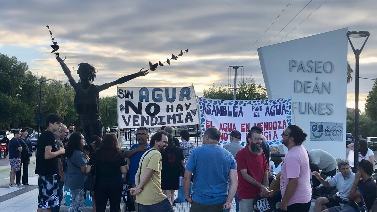 Glaciares en la mira: cómo fue la concentración para defender la ley en San Rafael