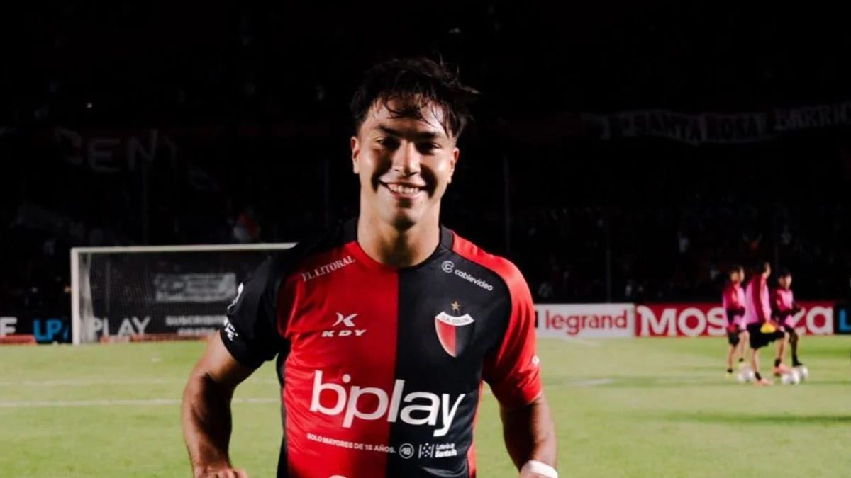 Quién es Nacho Lago, el jugador de Colón que presentó a su novio y gambeteó los prejuicios en el fútbol