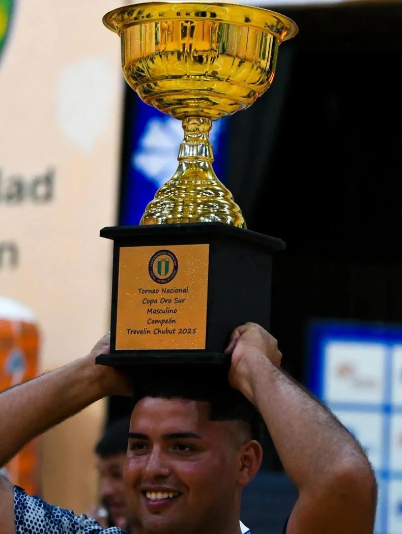 Independiente Rivadavia festejó en la Copa de Oro de fútbol de salón.