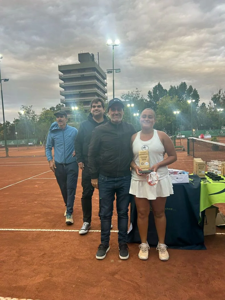 El Crepuscular de tenis tuvo 244 inscriptos.