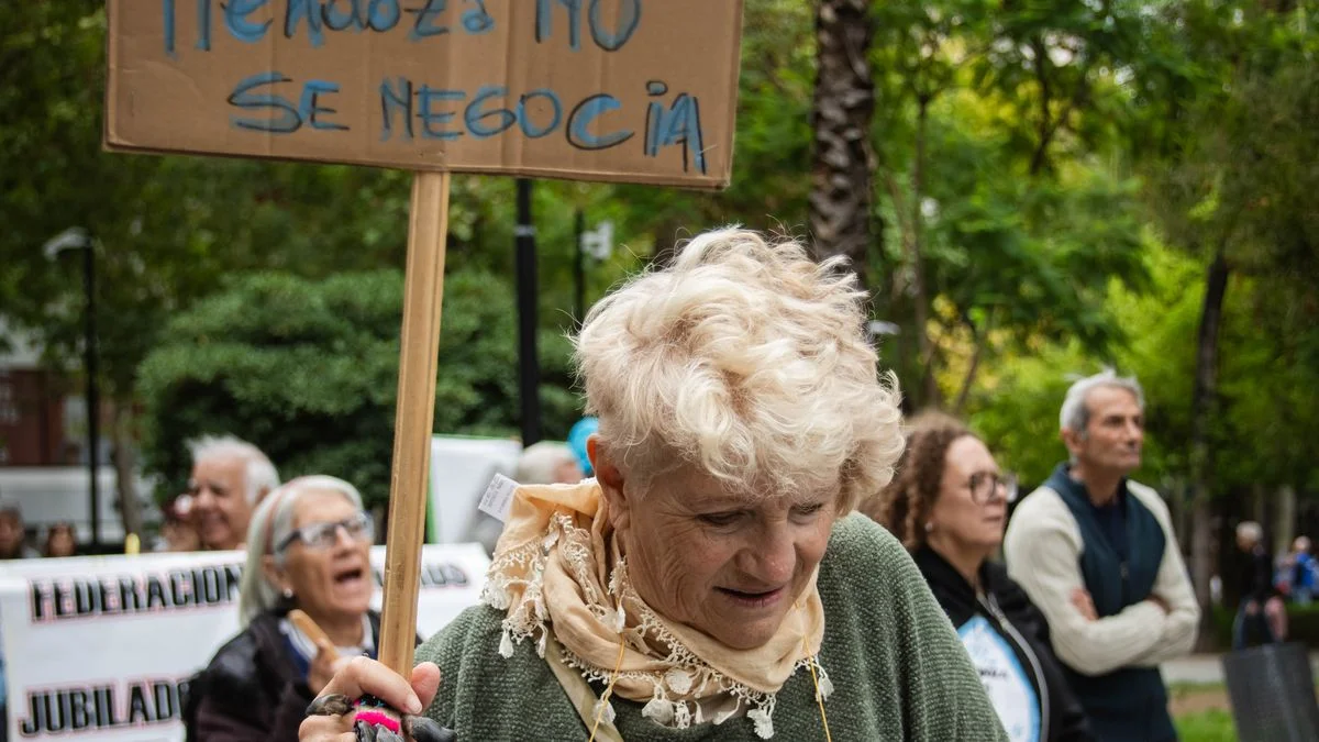 Clamor de Jubilados de Mendoza frente al PAMI: "Que no les salga gratis este sufrimiento"