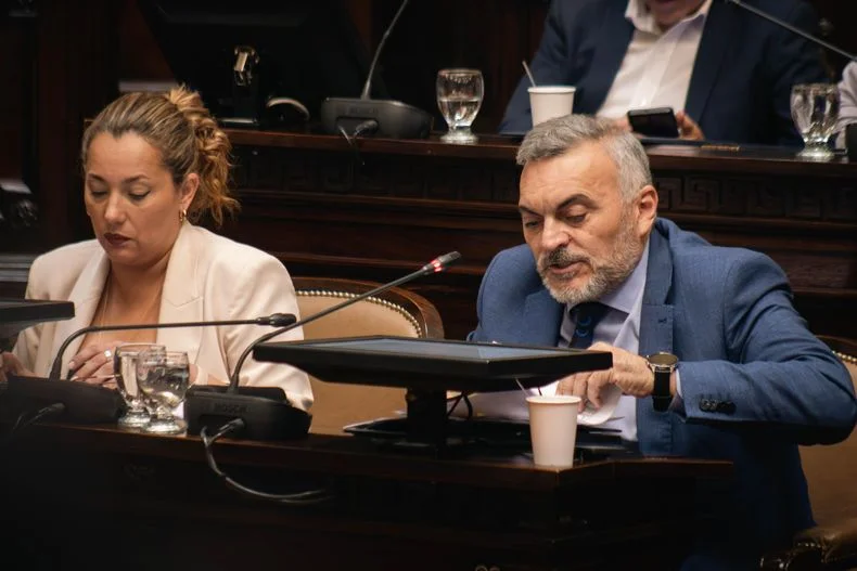 Adriana Cano y Félix González, del mismo bloque pero distintos sectores que evidenciaron diferencias. 