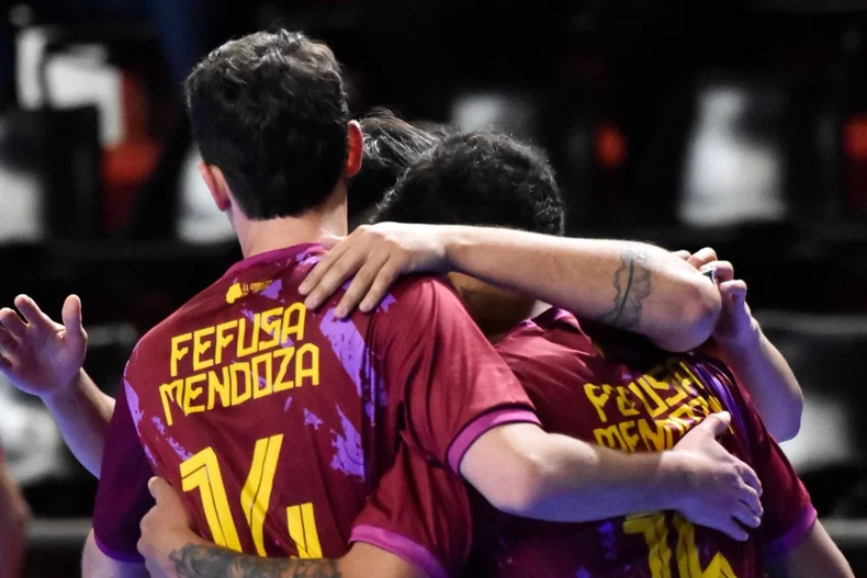 Mendoza está en semifinales del Argentino de Selecciones de fútbol de salón.