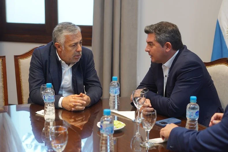 El gobernador Alfredo Cornejo junto a su par sanjuanino Marcelo Orrego firmaron un acuerdo por seguridad.&nbsp;