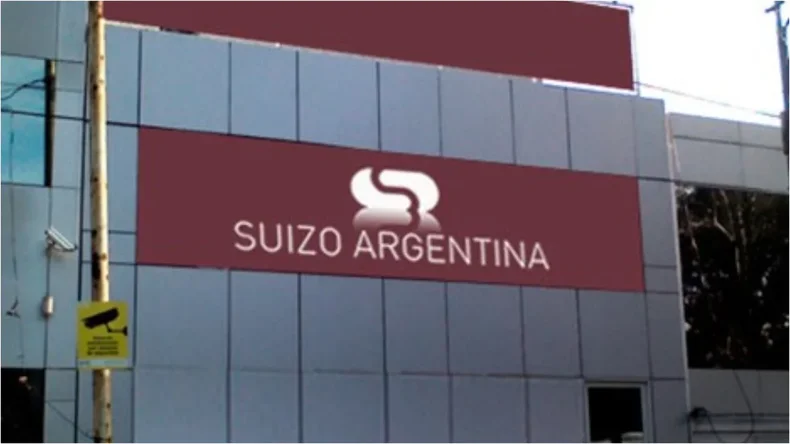 Fachada de la Suizo Argentina, la droguer&iacute;a en el centro de la escena por las coimas de los Milei y los Menem en la ANDIS por escandalosos audios.&nbsp;