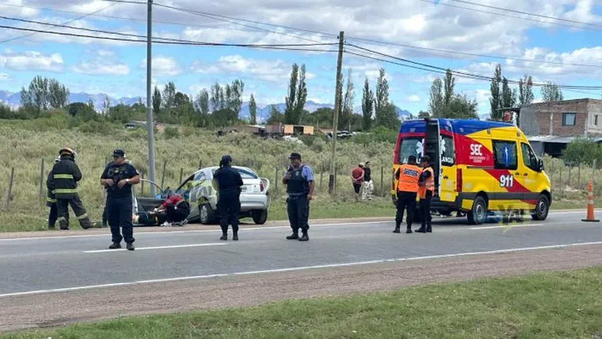 Impactante accidente en San Rafael: una pareja chocó en la rotonda del Cristo