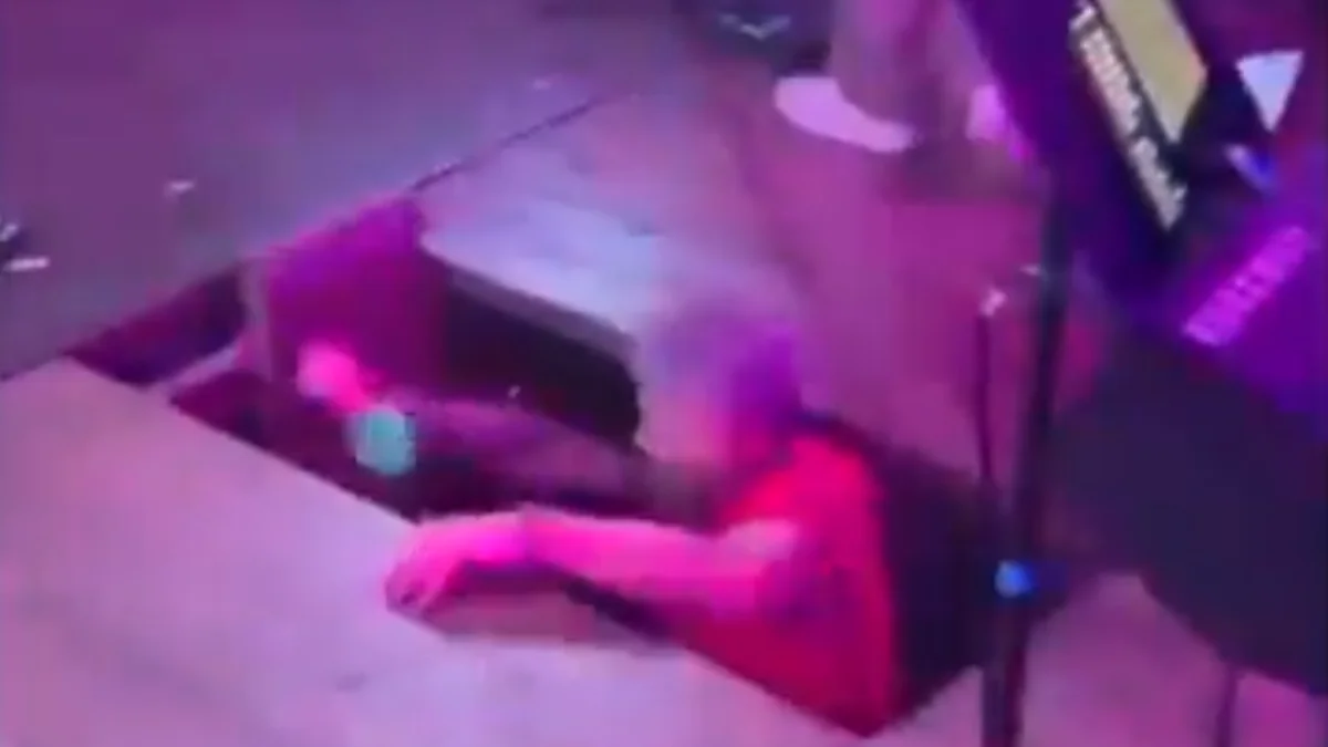 Show de Dale Q' Va en Córdoba: su líder se dio un fuerte golpe tras caer por un hueco del escenario