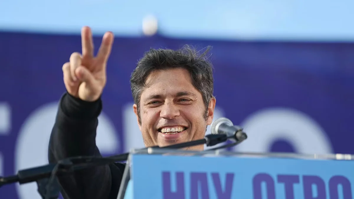Axel Kicillof calificó como "delirio cósmico" el mensaje de Milei y dijo que "está en riesgo la democracia"