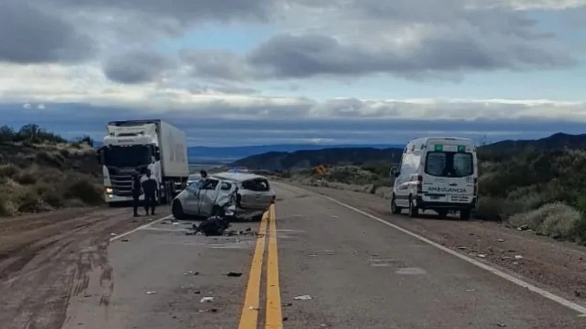 Accidente fatal en Ruta 7: una mujer murió tras perder el control de su vehículo y un hombre fue hospitalizado