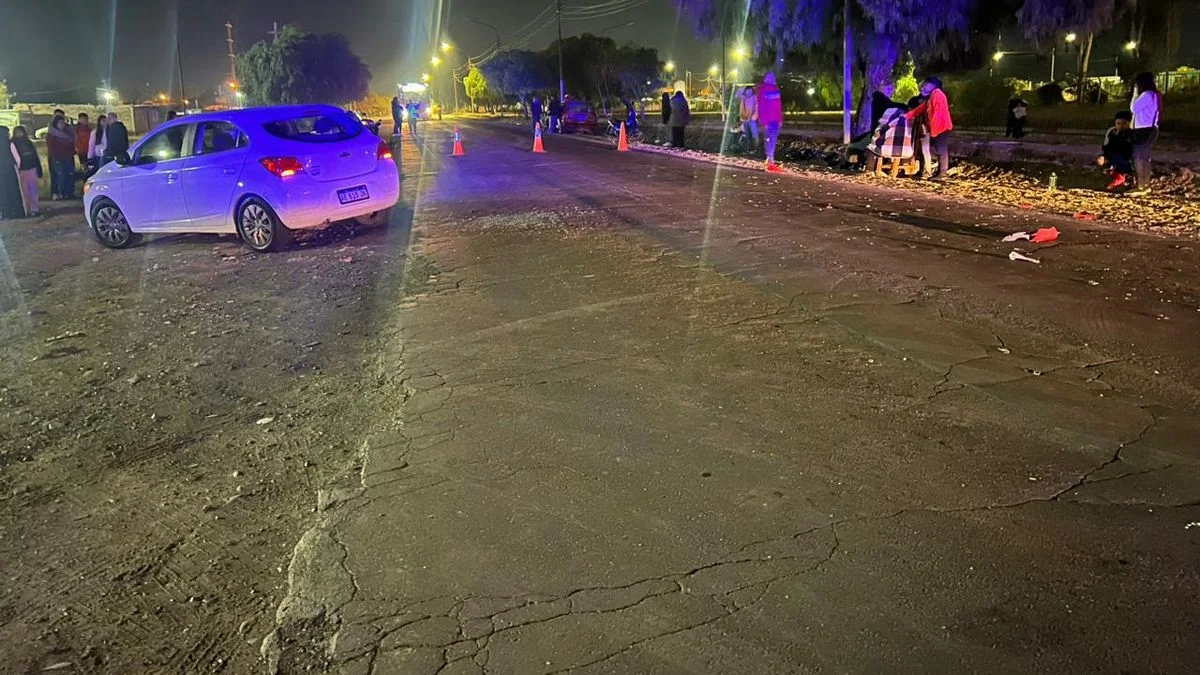 Un muerto tras un accidente que involucró a una moto y dos autos en el Oeste de la Ciudad