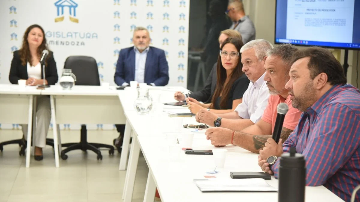 Camioneros y petroleros advierten la crisis ambiental y los despidos en Mendoza Norte
