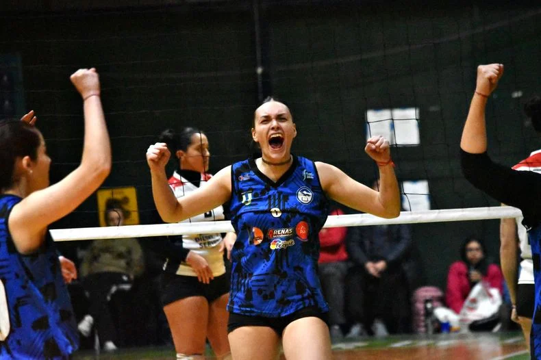El vóley corona campeones en el primer semestre.