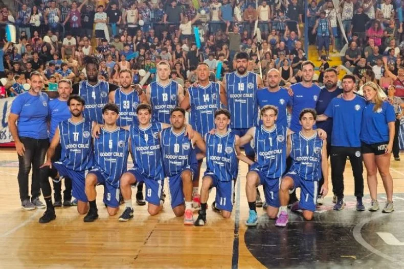 Godoy Cruz logr&oacute; la corona en el b&aacute;squet y va por m&aacute;s.