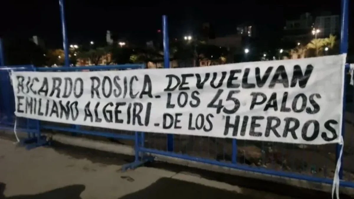 Boca en llamas: aparecieron pasacalles en Casa Amarilla que destaparon una fuerte interna dirigencial
