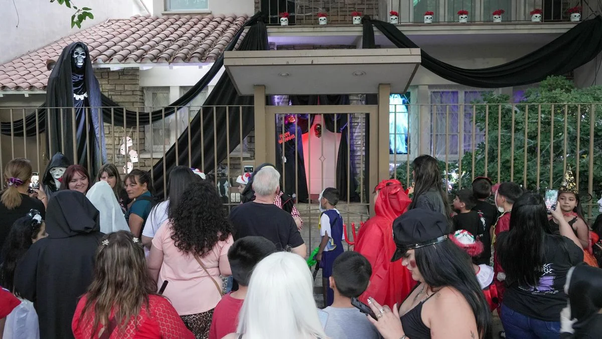 Una familia de Mendoza convirtió su casa en una fiesta de Halloween