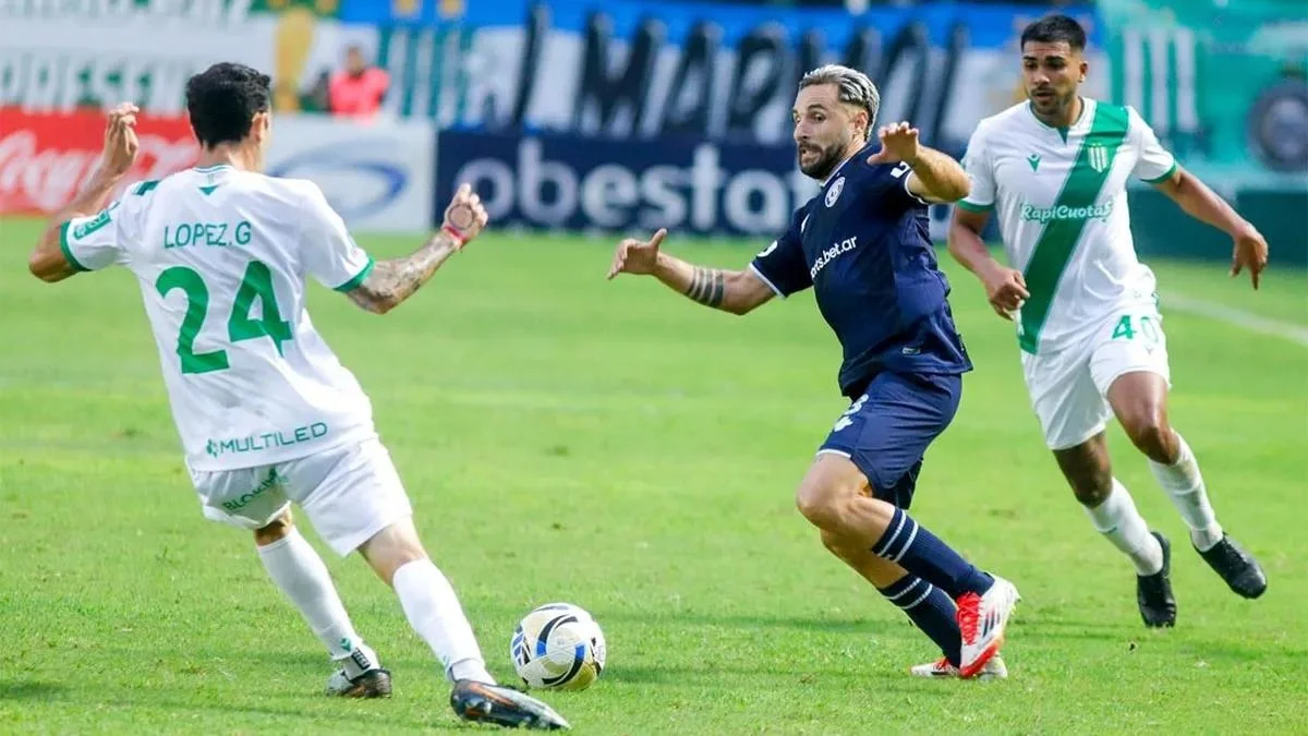 Independiente Rivadavia igualó sin goles ante Banfield y sigue en lo más alto del campeonato