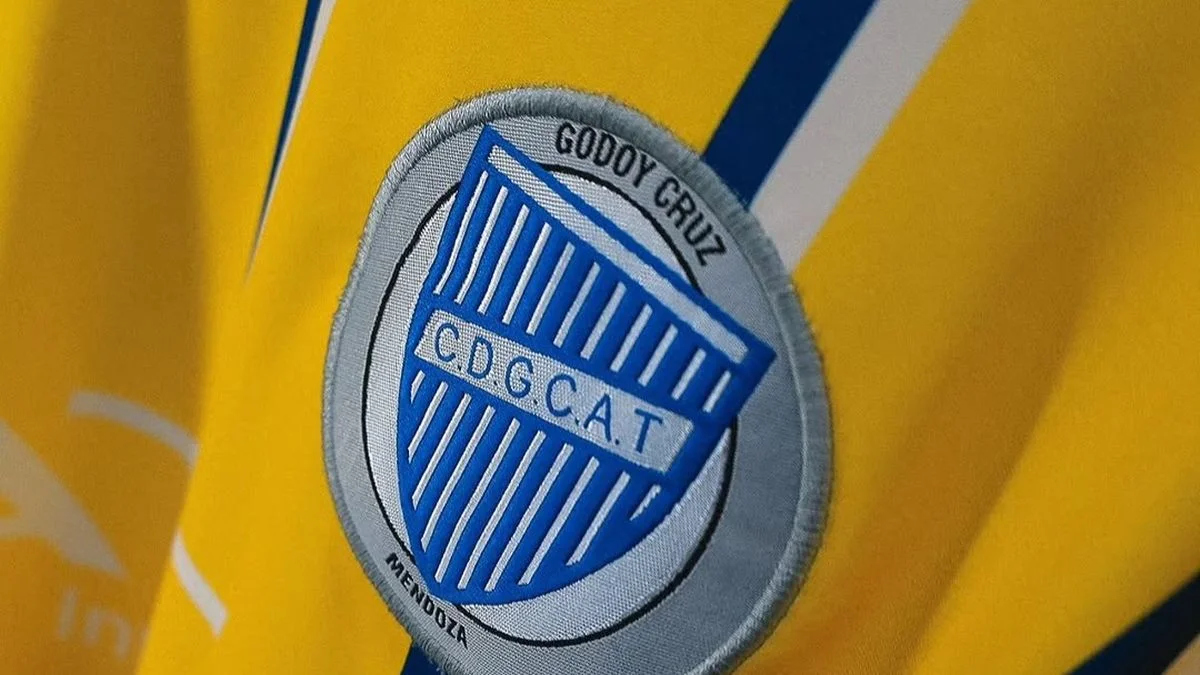 Sorpresa en el Gambarte: la llamativa camiseta que usó Godoy Cruz en el debut de la Primera Nacional