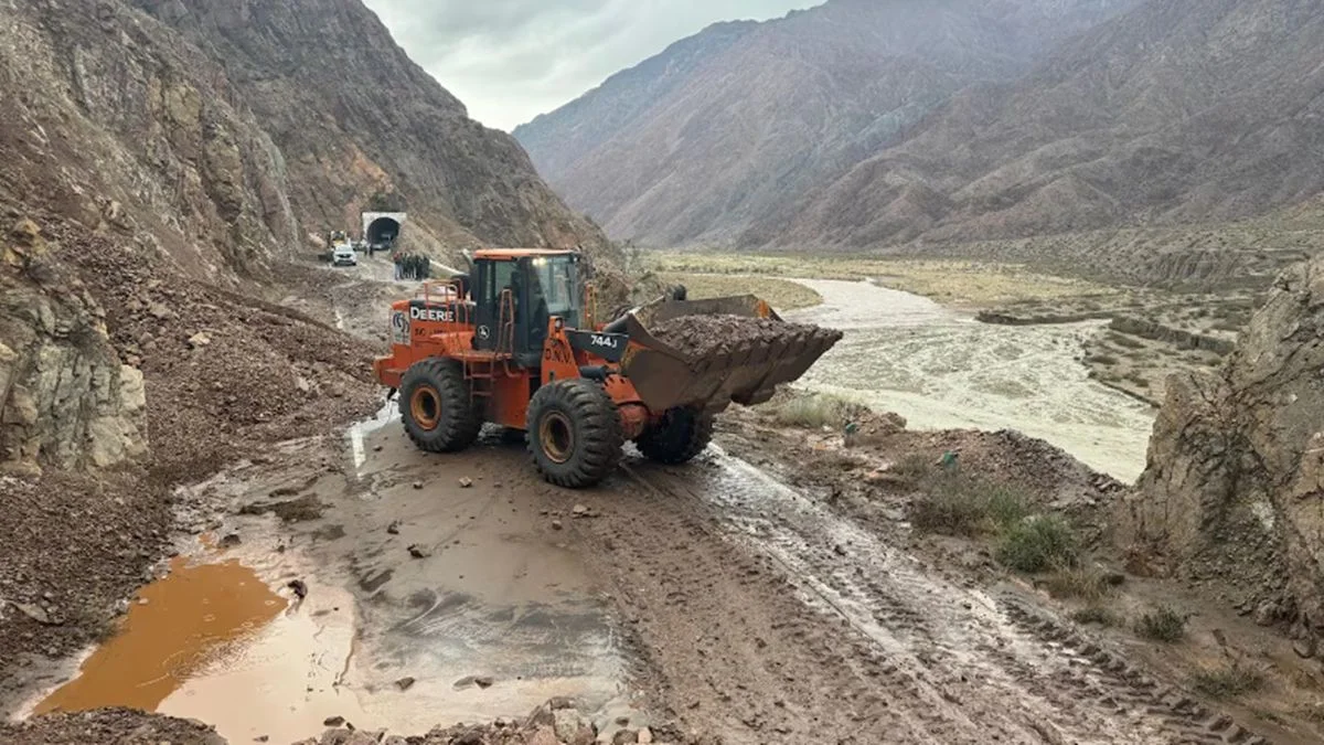 En alta montaña se preparan para otra tormenta en un horario clave del paso a Chile