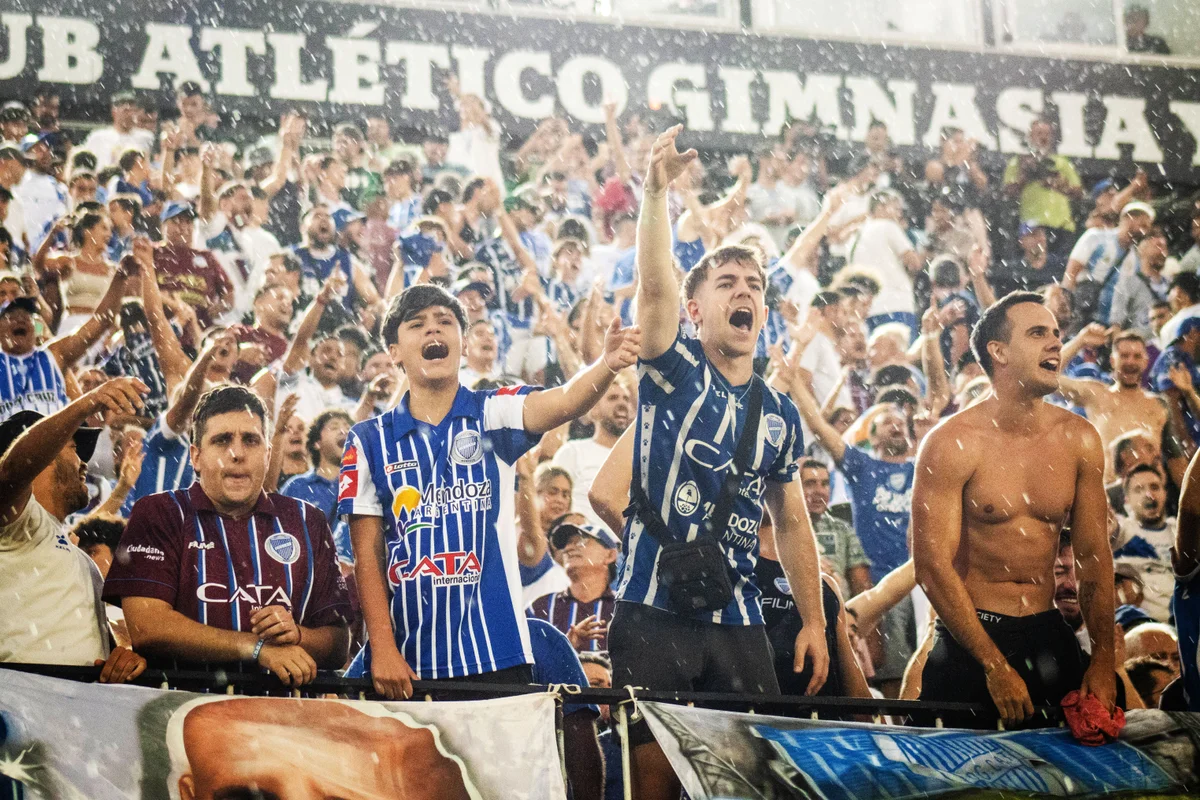 Hinchada Godoy Cruz - Tomba (21).jpg
