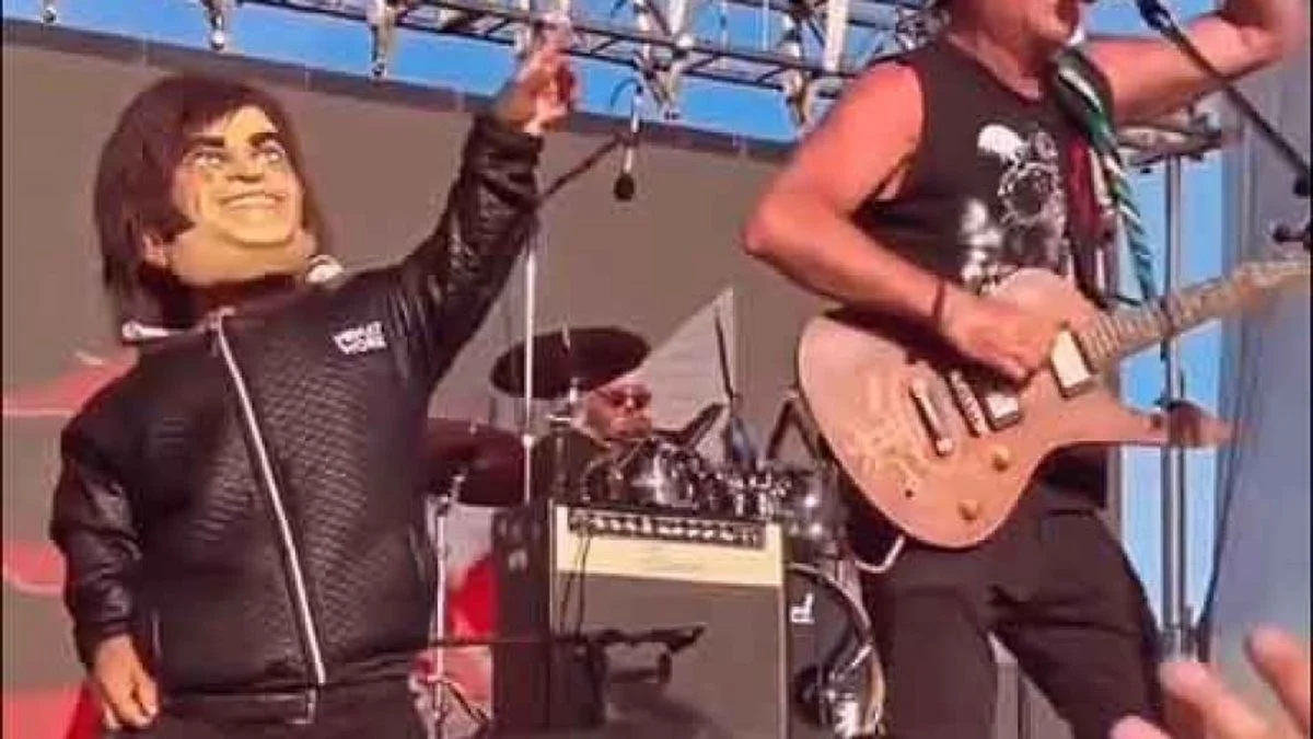 "Hola a todos, soy el león": La Renga tocó y puso a bailar a "Milei" durante un festival en Buenos Aires