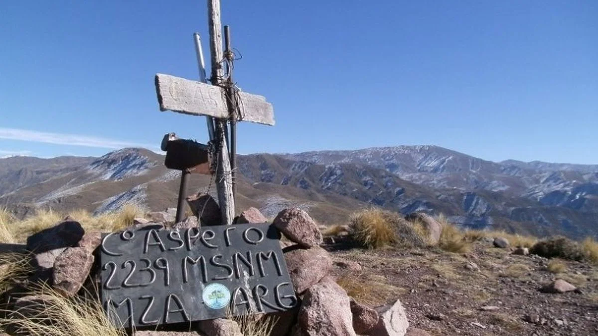 Rescatan a una pareja que se perdió en el cerro Áspero