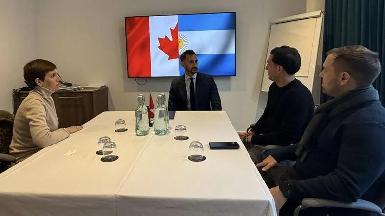 Mendoza "vende" su plan minero en Londres mientras resuelve la DIA de San Jorge