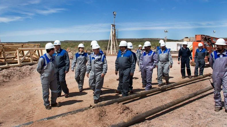 Las empresas acumulan renta mientras en Vaca Muerta arrecian los despidos. 