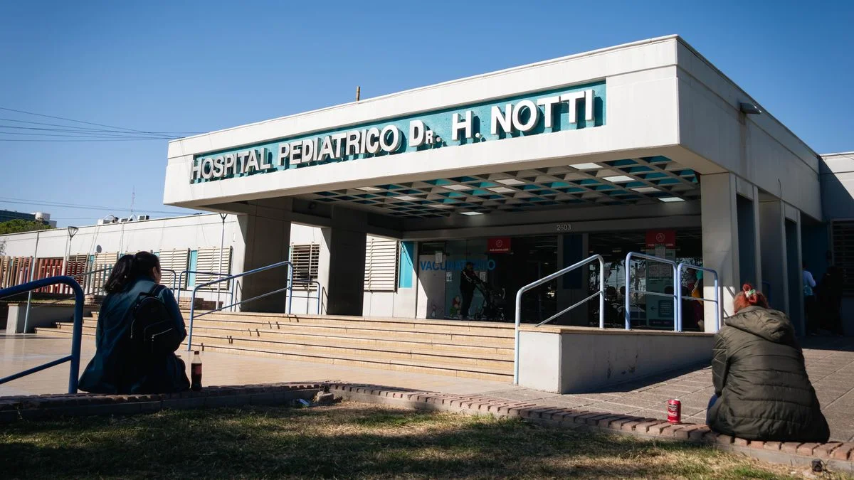 Un adolescente fue atropellado cuando cruzaba el Acceso Este y perdió una pierna