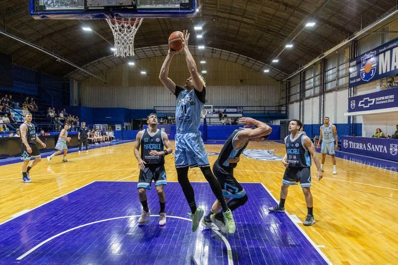 Tres equipos lideran el torneo Clausura de básquet.