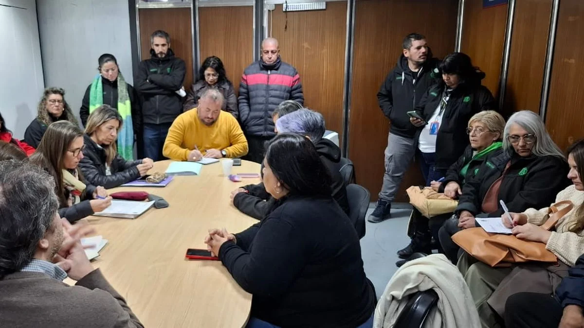 ATE rechazó el aumento del 4% y definirá medidas en asamblea provincial