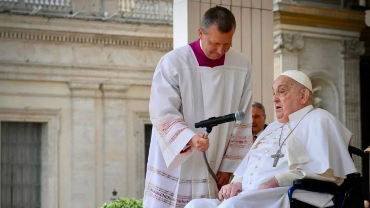 El papa Francisco vuelve a sorprender a los fieles tras la celebración de la misa del Domingo de Ramos